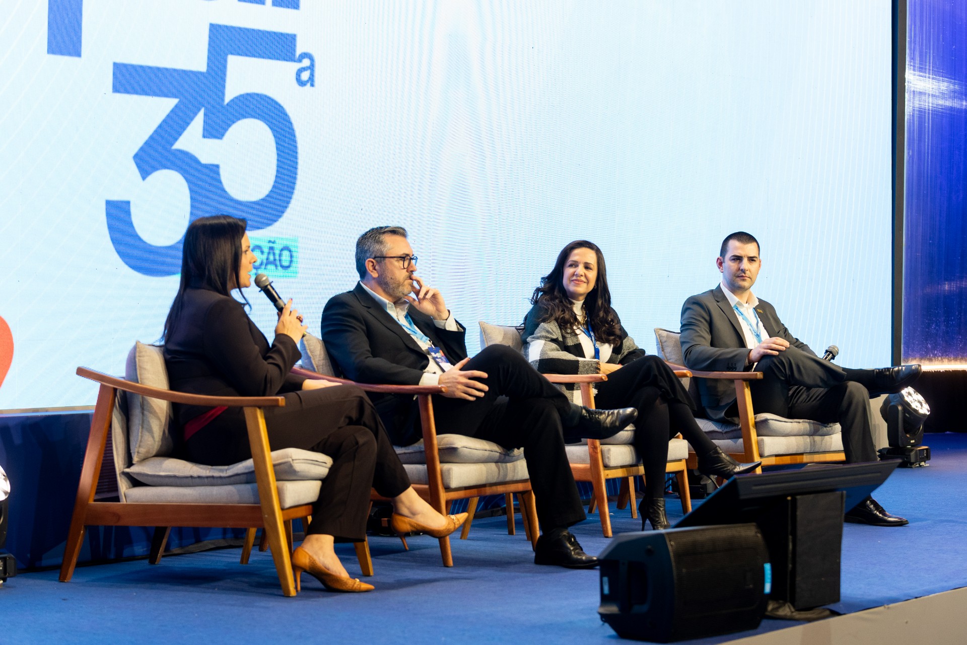 Ajuste fiscal em 2027 é inevitável, dizem economistas em painel na Mercopar