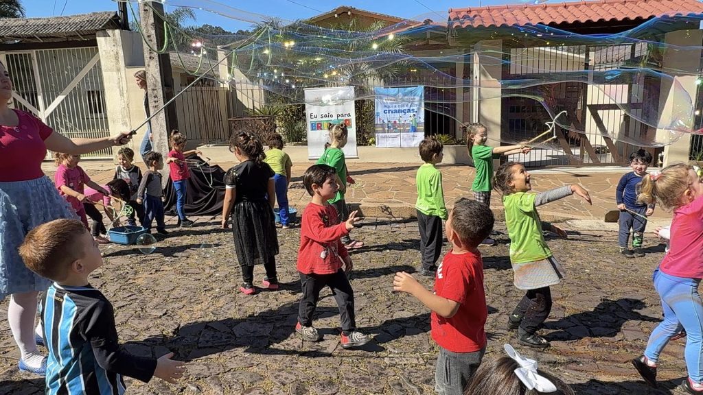 Prefeitura de Estância Velha leva o projeto Vem Brincar na Rua ao bairro Floresta