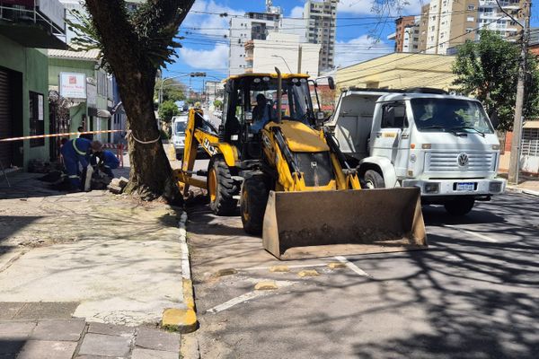 Secretaria de Obras de Caxias do Sul inicia substituição de rede de drenagem na Rua 13 de Maio